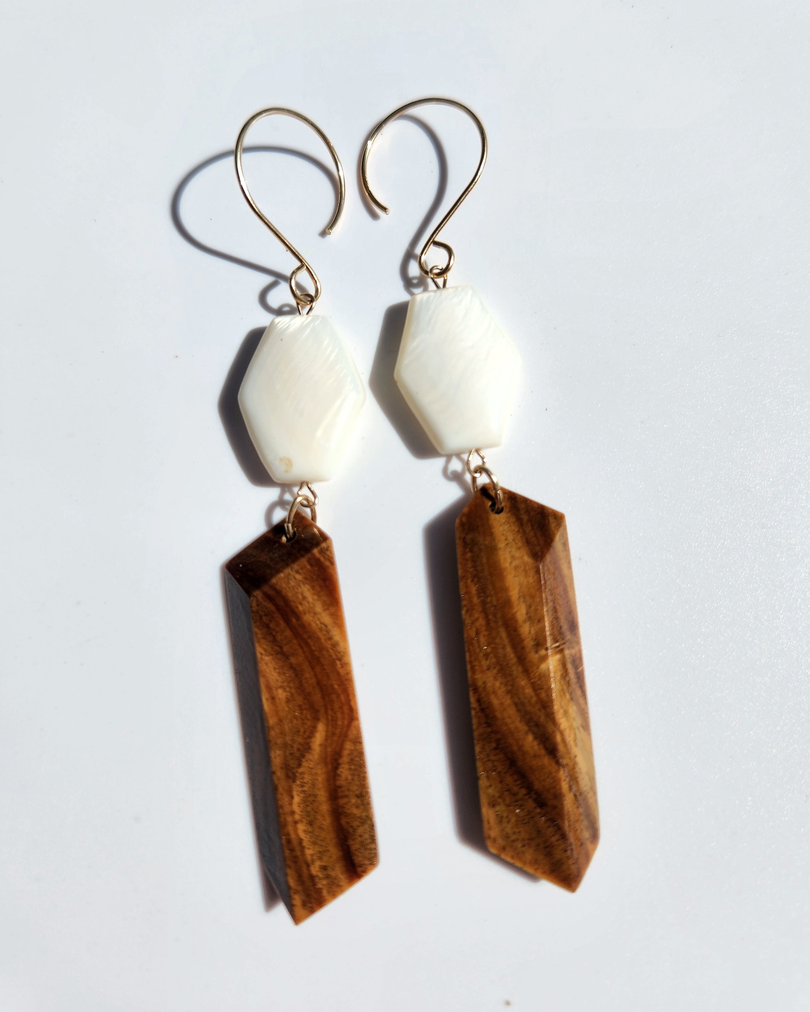 Thin Guayacán Earrings Hexagon Shell